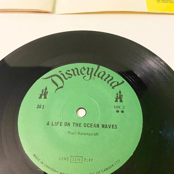 Vintage 1971 Disney Treasure Island  7 Inch Record and Book - Picture 12 of 14
